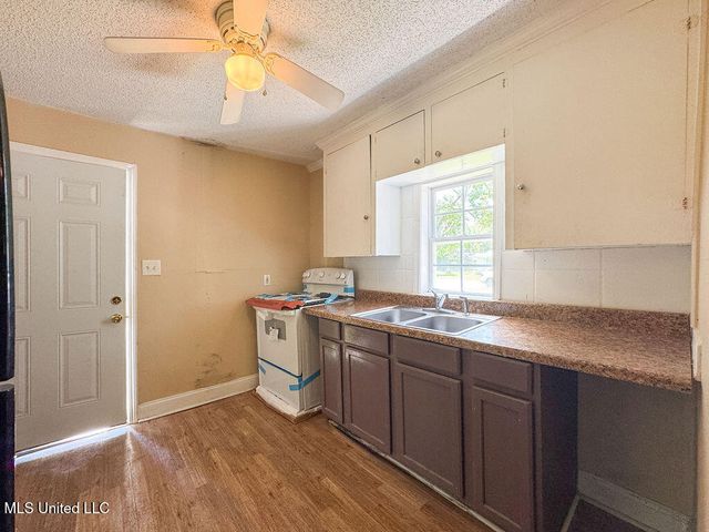 210 Gulfside Street, Waveland, MS 39576