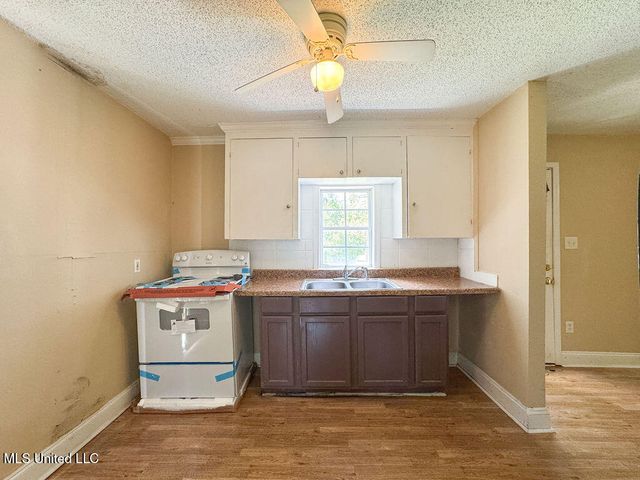 210 Gulfside Street, Waveland, MS 39576