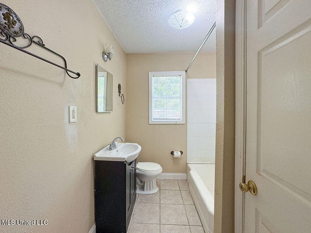 210 Gulfside Street, Waveland, MS 39576