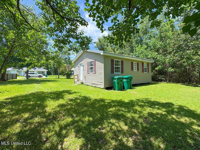 210 Gulfside Street, Waveland, MS 39576