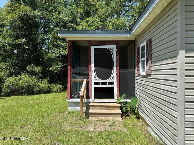 210 Gulfside Street, Waveland, MS 39576