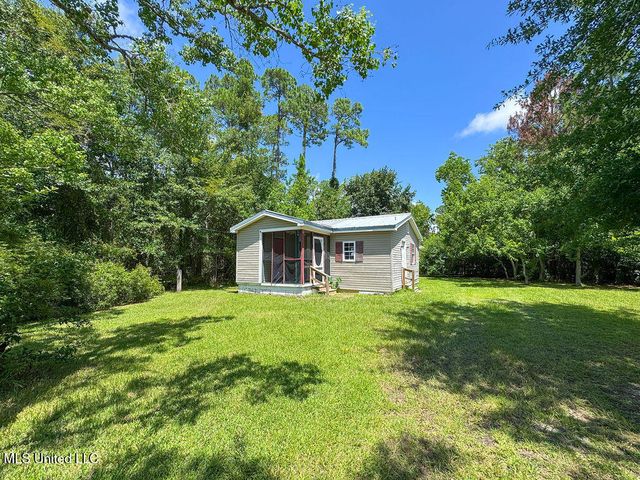 210 Gulfside Street, Waveland, MS 39576