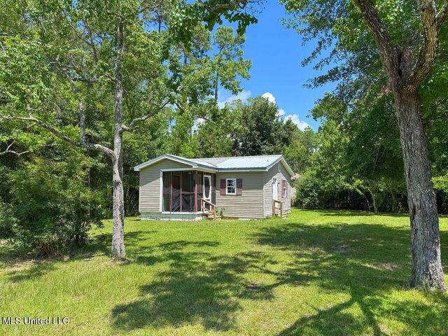 210 Gulfside Street, Waveland, MS 39576