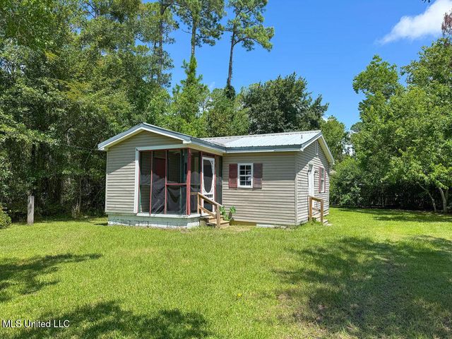 210 Gulfside Street, Waveland, MS 39576