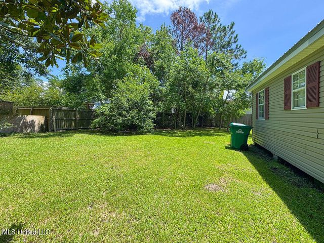 210 Gulfside Street, Waveland, MS 39576