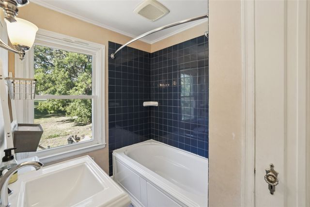 2204 44th Street, Des Moines, IA 50310