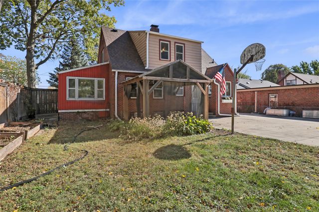 2204 44th Street, Des Moines, IA 50310