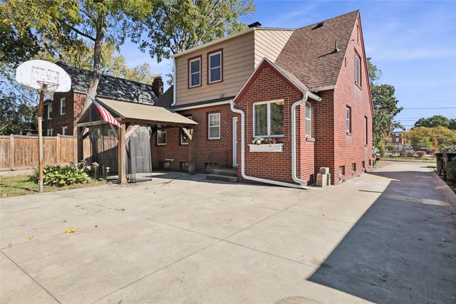 2204 44th Street, Des Moines, IA 50310