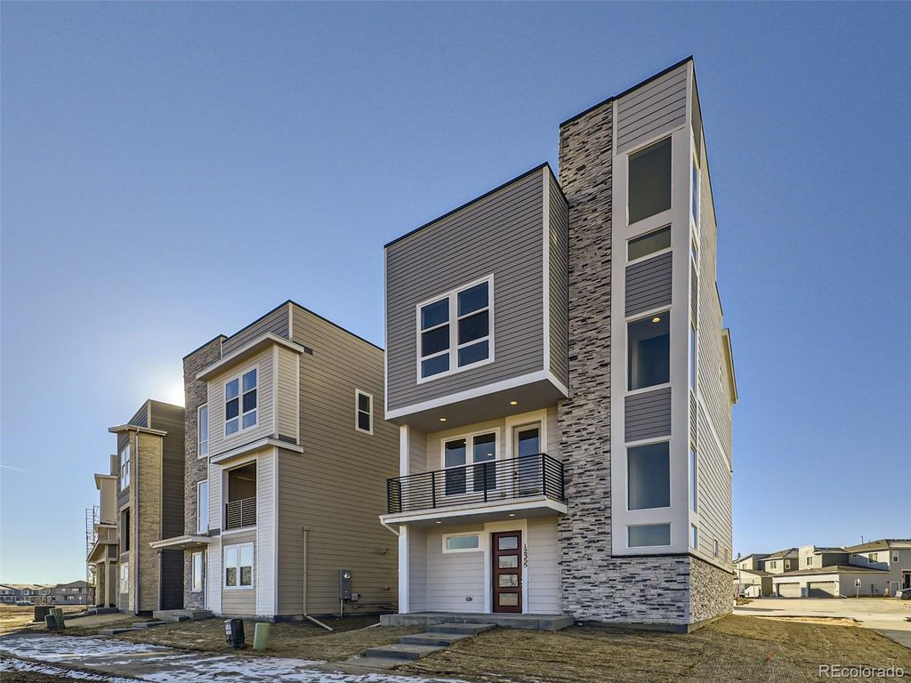 12355 Farmview Lane, Thornton, CO 80241