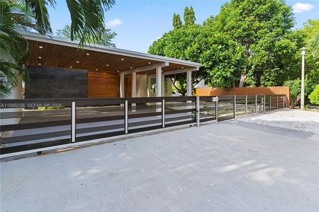 221 NE 44th St, Miami, FL 33137