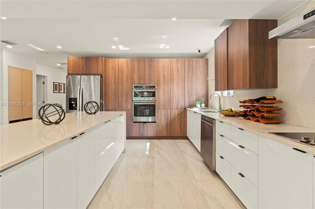 221 NE 44th St, Miami, FL 33137