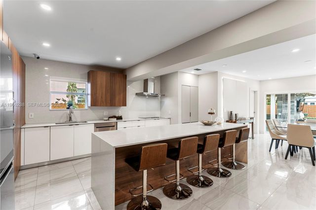 221 NE 44th St, Miami, FL 33137