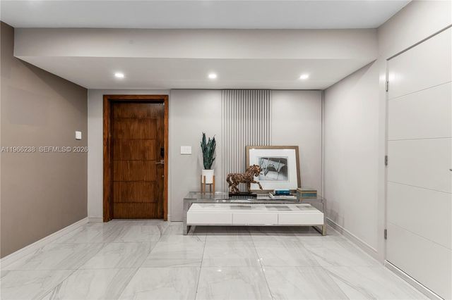 221 NE 44th St, Miami, FL 33137