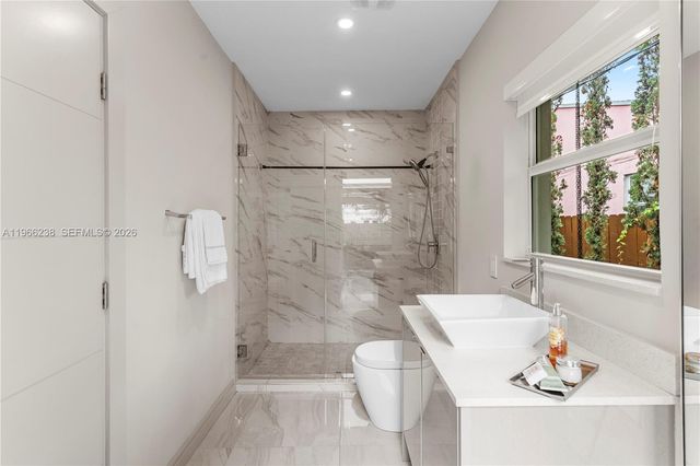 221 NE 44th St, Miami, FL 33137