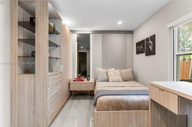 221 NE 44th St, Miami, FL 33137