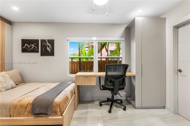 221 NE 44th St, Miami, FL 33137