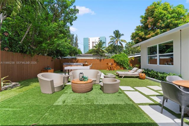 221 NE 44th St, Miami, FL 33137