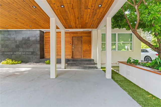 221 NE 44th St, Miami, FL 33137