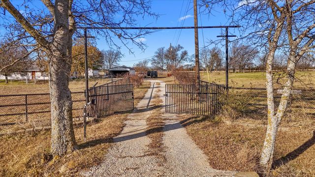 531 Private Road 4721, Rhome, TX 76078