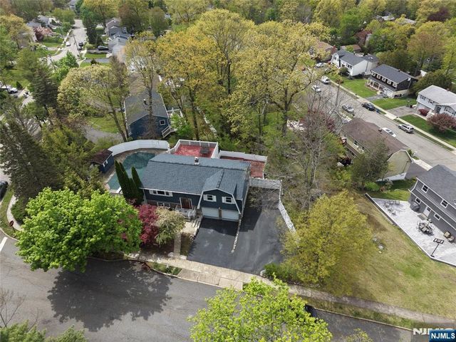 12 Stafford Drive, Wanaque, NJ 07465