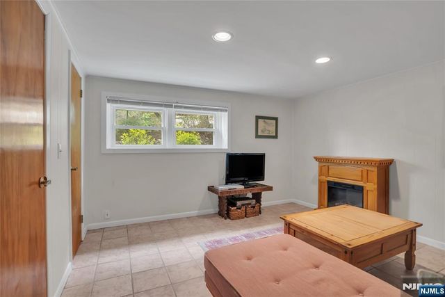 12 Stafford Drive, Wanaque, NJ 07465