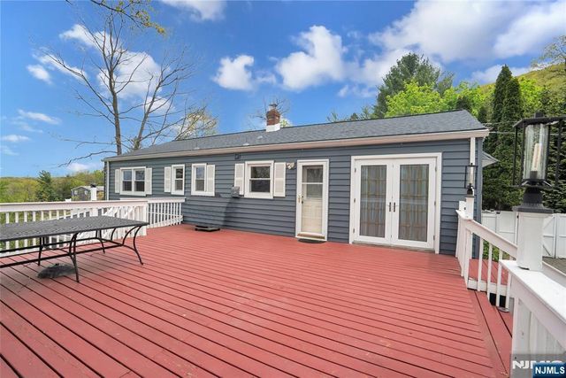 12 Stafford Drive, Wanaque, NJ 07465