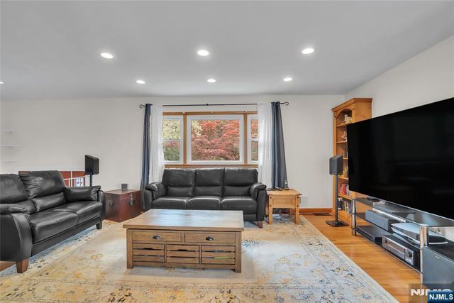 12 Stafford Drive, Wanaque, NJ 07465