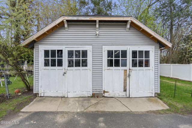14 Locust Avenue, Troy, NY 12180