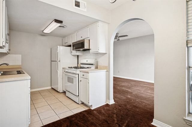 15926 Stillwood Street 2072, Dallas, TX 75248