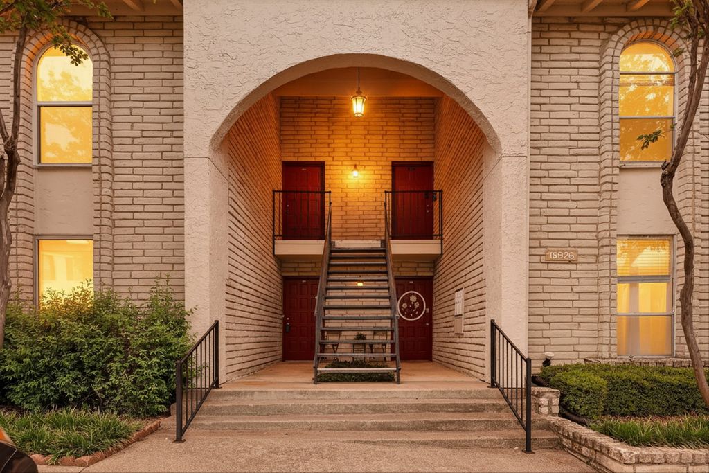 15926 Stillwood Street 2072, Dallas, TX 75248