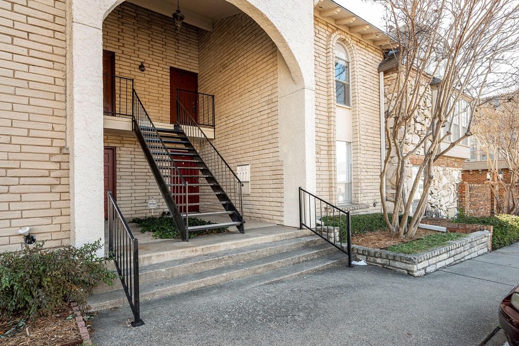 15926 Stillwood Street 2072, Dallas, TX 75248