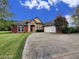 245 Flora Drive, Lenoir City, TN 37771