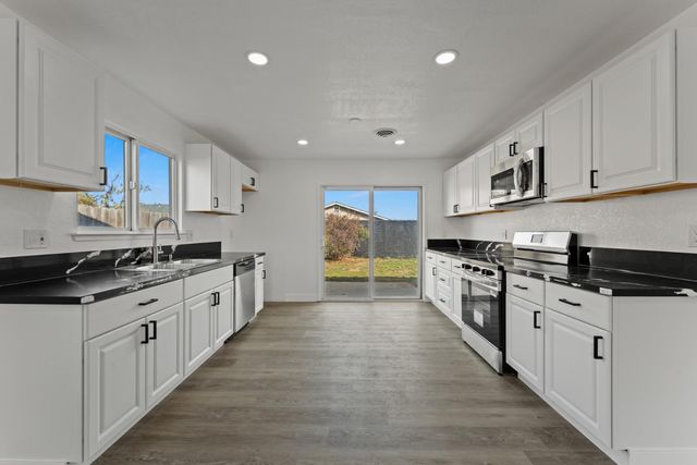 4330 Lever Ave, Olivehurst, CA 95961