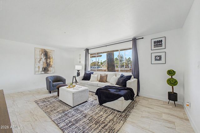 2936 W GLENDALE Avenue, Phoenix, AZ 85051