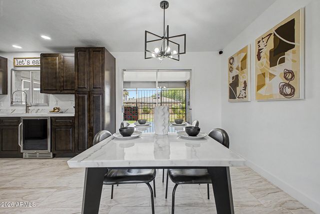 2936 W GLENDALE Avenue, Phoenix, AZ 85051