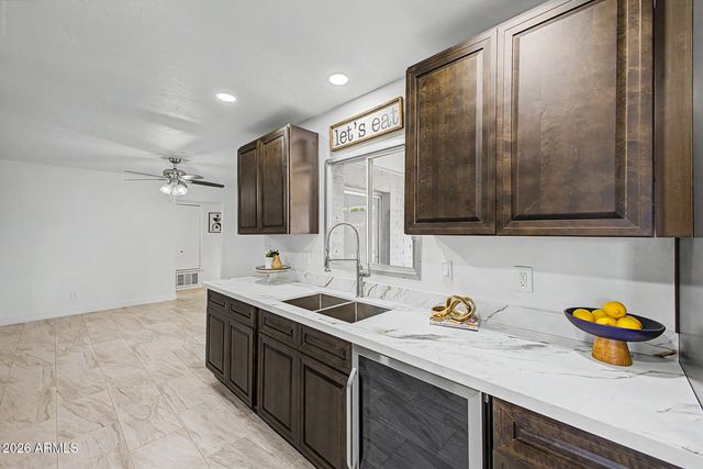 2936 W GLENDALE Avenue, Phoenix, AZ 85051