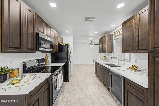 2936 W GLENDALE Avenue, Phoenix, AZ 85051