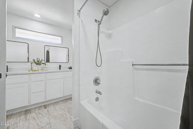 2936 W GLENDALE Avenue, Phoenix, AZ 85051