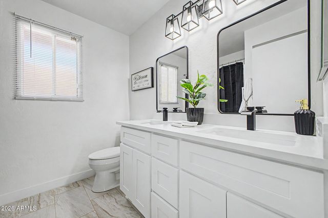 2936 W GLENDALE Avenue, Phoenix, AZ 85051
