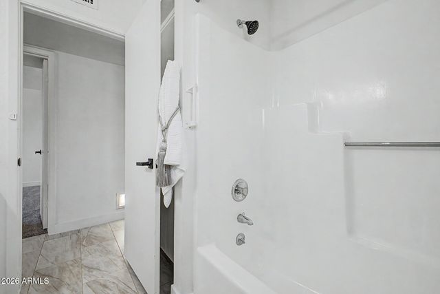 2936 W GLENDALE Avenue, Phoenix, AZ 85051