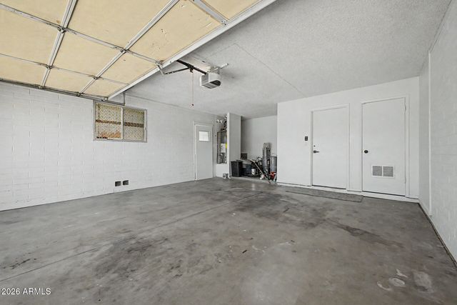 2936 W GLENDALE Avenue, Phoenix, AZ 85051