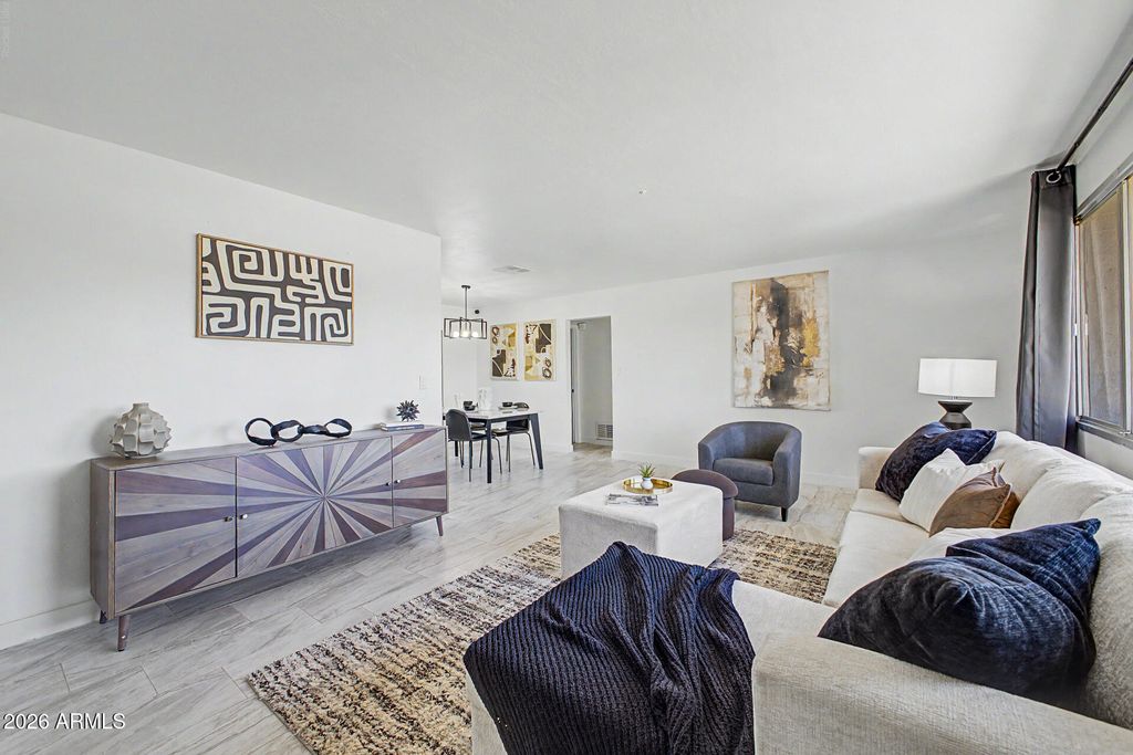 2936 W GLENDALE Avenue, Phoenix, AZ 85051