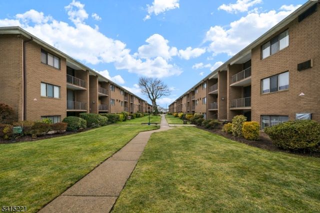 466 Liberty St, Little Ferry Boro, NJ 07643