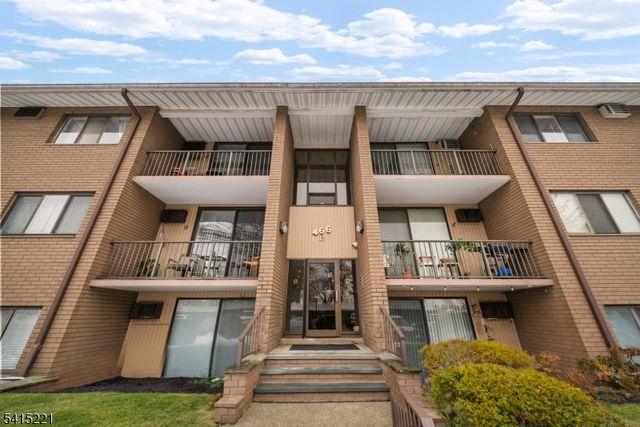 466 Liberty St, Little Ferry Boro, NJ 07643