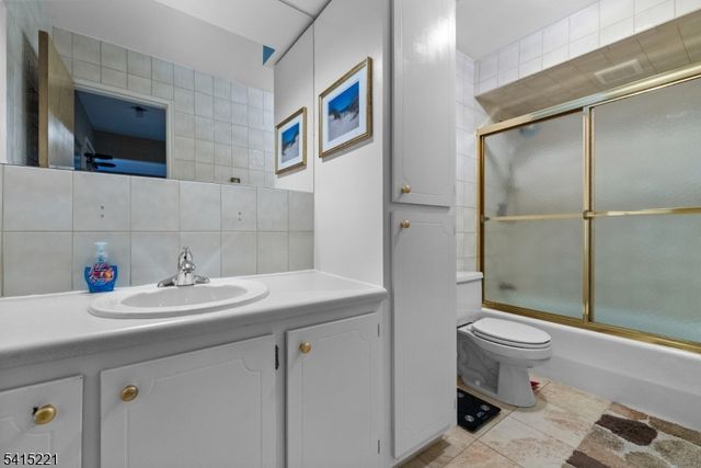 466 Liberty St, Little Ferry Boro, NJ 07643