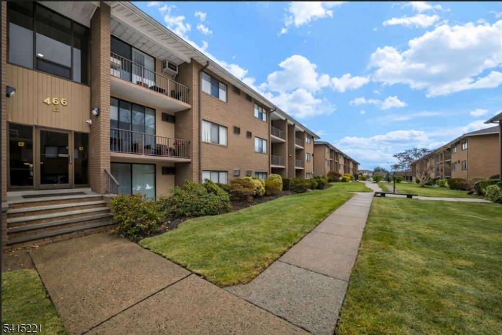 466 Liberty St, Little Ferry Boro, NJ 07643