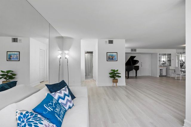 1239 Hillsboro Mile 105, Hillsboro Beach, FL 33062