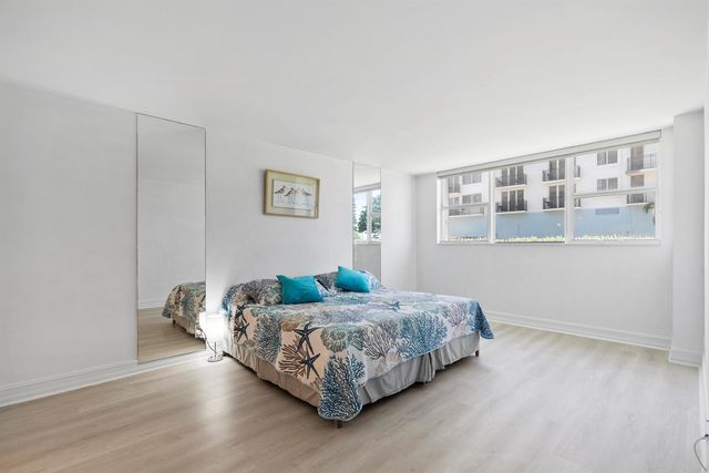 1239 Hillsboro Mile 105, Hillsboro Beach, FL 33062