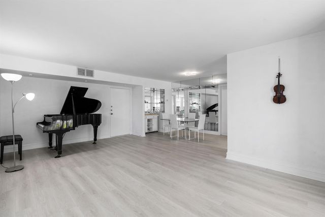 1239 Hillsboro Mile 105, Hillsboro Beach, FL 33062