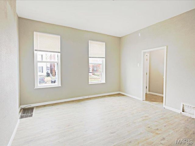 6730 Vermont Avenue, St Louis, MO 63111